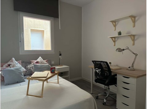 Calle de Pradales, 7. 1ºE - Apartments