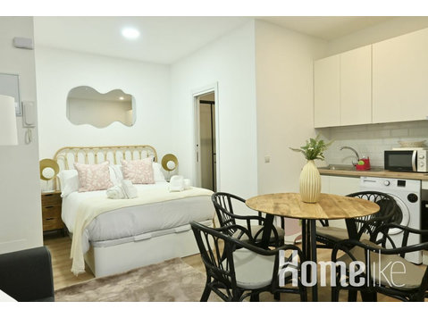 Charming Studio with Double Bed and Sofa Bed - Apartments