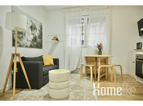 Charming Studio with Double Bed and Sofa Bed - Apartamente