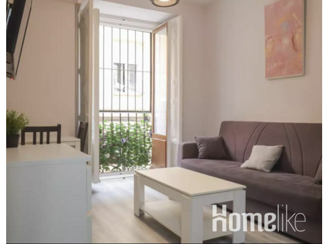 Charming apartment in Lavapies, Madrid Center - شقق