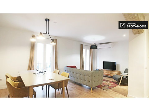Chic 2-bedroom apartment for rent in Chueca, Madrid - Apartmány