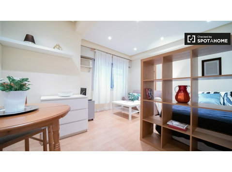 Chic studio apartment for rent in Salamanca, Madrid - Căn hộ
