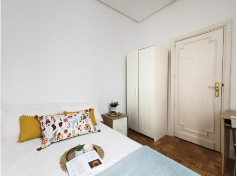 Cómoda habitación en Calle Redondilla - Apartments