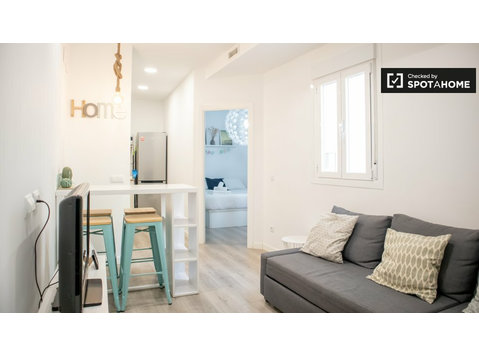 Cool 2-bedroom apartment for rent in La Latina, Madrid - شقق