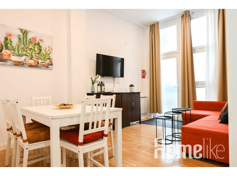 Cozy Two Bedroom Apartment in the Vibrant Lavapiés… - Apartments