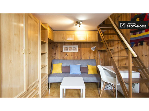 Cozy studio apartment for rent in Chueca, Madrid - Asunnot