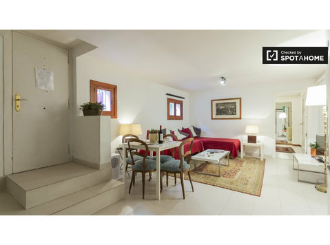 Elegante appartamento con 2 camere da letto in affitto a… - Appartamenti