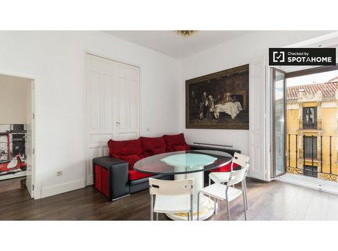 Elegant 2-bedroom apartment for rent in central Madrid - Lakások