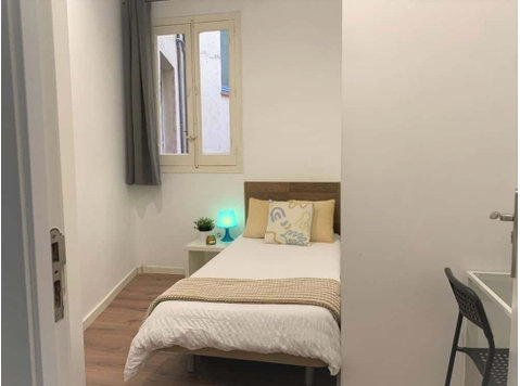 Encantadora habitación individual en Lavapiés - Apartments