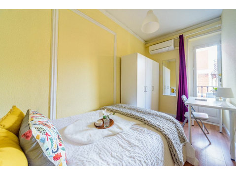 Encantadora habitacion individual en Madrid - Byty