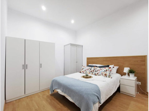 Espaciosa habitación en Bailén - Apartments