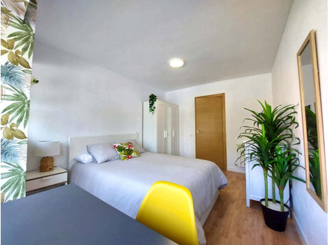Habitación 1: Calle de López de Hoyos - Apartments