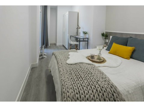 Habitación con cama doble cerca de Madrid centro - อพาร์ตเม้นท์