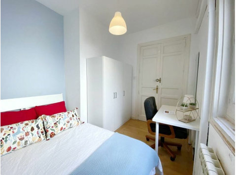 Habitacion doble en Madrid, Calle Conde de Aranda - Wohnungen