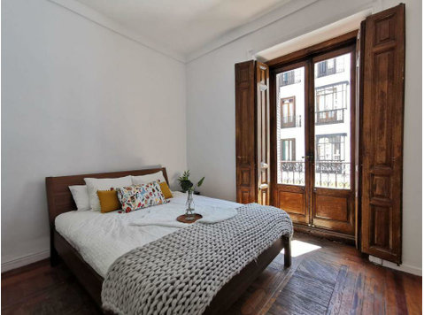 Habitación grande en Preciados, Madrid - Apartments