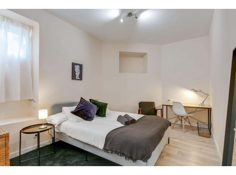 Habitación individual en Via Calle Bocangel , Madrid - Apartments
