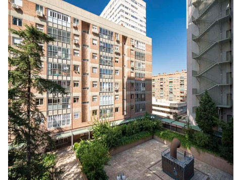 Habitación individual en la Calle Conde de la Cimera - Apartments