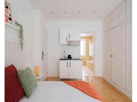 Habitación individual en la Paseo de la Castellana - Apartments