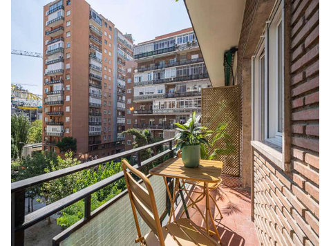 Habitación individual en la Plaza de Manolete - Apartments