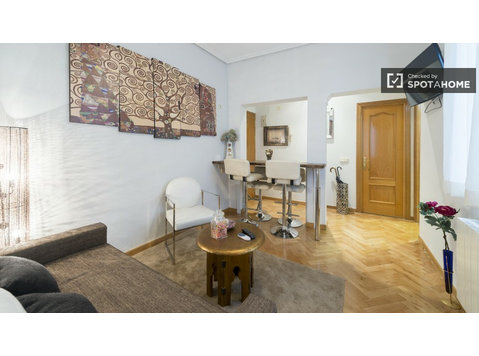 Apartamento interior de 1 dormitorio en Puerta del Sol,… - Pisos