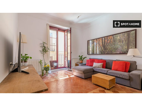 Loft studio apartment for rent in the center of Madrid - דירות