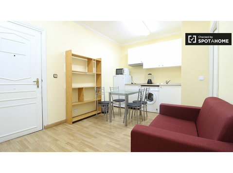 Lovely 1-bedroom apartment for rent in Malasaña, Madrid - 	
Lägenheter