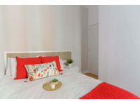Luminosa habitación doble en Madrid - Apartamentos