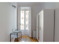 Luminosa habitación doble en Madrid - Apartamentos