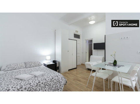 Minimalistisches Studio-Apartment zu vermieten in Moncloa,… - Wohnungen