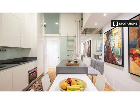 Moderno apartamento de 2 quartos para alugar em Almagro,… - Apartamentos