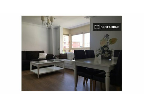 Modern 2-bedroom apartment for rent in Montecarmelo, Madrid - Apartments