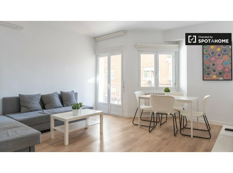 Appartement moderne de 4 chambres à louer, Fuente del Berro - Appartements