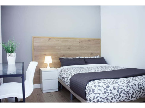Moderna habitación doble en Malasaña - آپارتمان ها