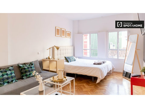 Polished apartament do wynajęcia w Lavapiés, Madryt - Mieszkanie
