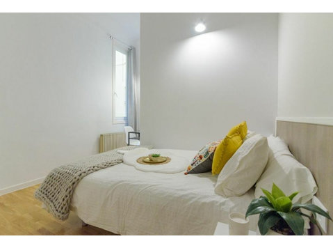 Preciosa habitacion doble en la calle Valenzuela - Mieszkanie