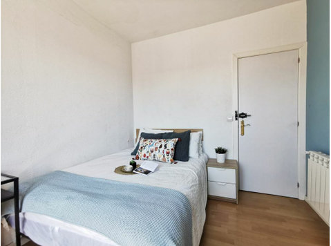 Preciosa habitación en Calle Redondilla - آپارتمان ها