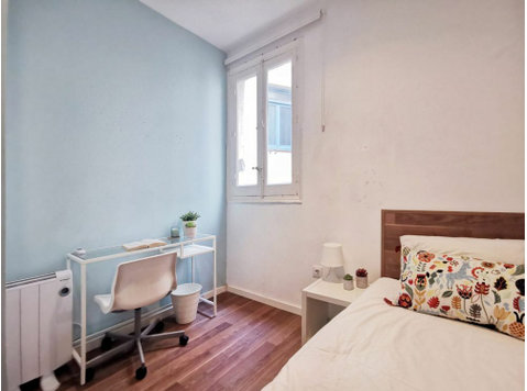 Preciosa habitación individual en Madrid - 	
Lägenheter