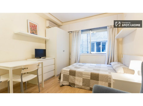 Estúdio tranquilo com ar condicionado para alugar em… - Apartamentos
