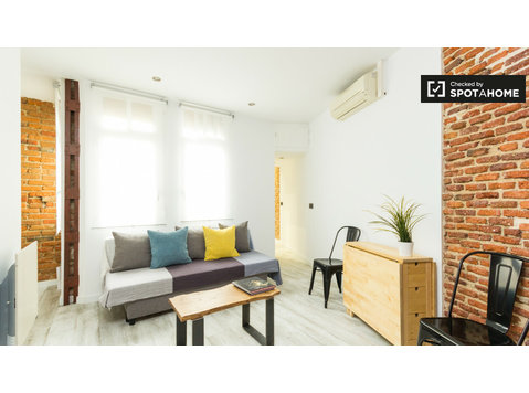 Renovated 2-bedroom apartment for rent in Atocha, Madrid - 아파트