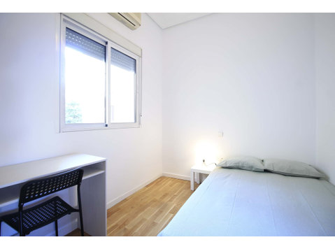 Room Calle Antonio Lopez - Apartments