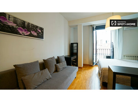 Roomy studio apartment for rent in Centro, Madrid - اپارٹمنٹ
