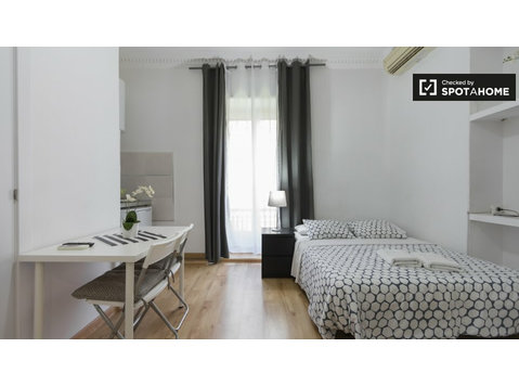 Sleek studio apartment for rent in Moncloa, Madrid - Lejligheder