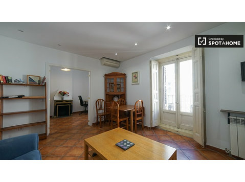 Geräumige 2-Zimmer-Wohnung zu vermieten, Centro, Madrid - Wohnungen