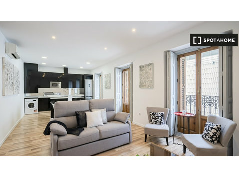 Madrid'de kiralık 2 odalı geniş daire - Apartman Daireleri