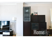 Spacious and bright three-bedroom apartment a few steps… - Apartemen