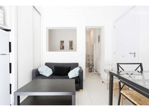 Studio Calle Rodrigo Uhagon - Apartments