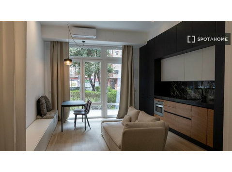Studio apartment for rent in Arganzuela, Berlin - Byty