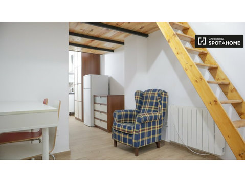 Studio apartment for rent in Canillejas, Madrid - Apartmani