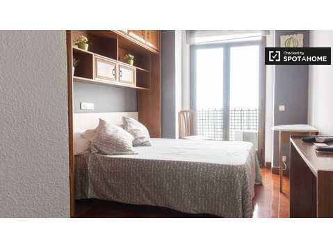 Studio apartment for rent in Centro, Madrid - Byty
