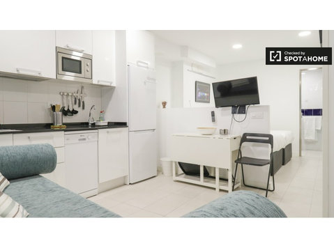 Studio apartment for rent in Chamberi, Madrid - Апартаменти